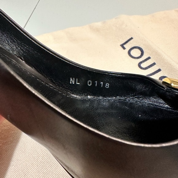 Authentic Louis Vuitton Black Calfskin Leather Heartbreaker Pointed Toe Pumps 36 - Picture 15 of 15